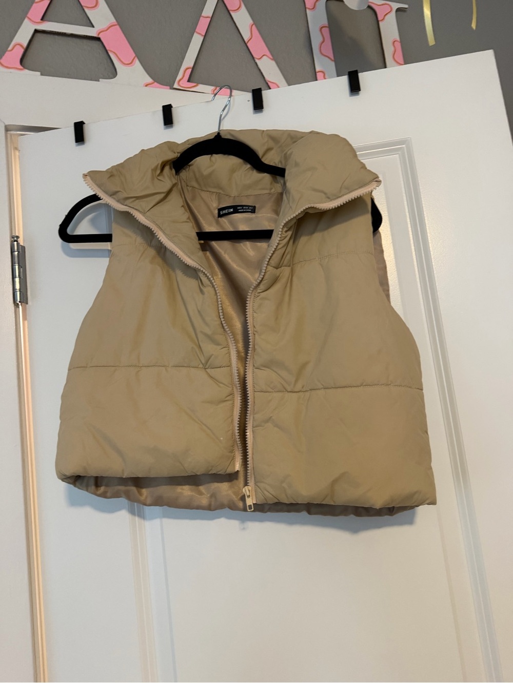 SHEIN Light Beige Cropped Puffer Vest